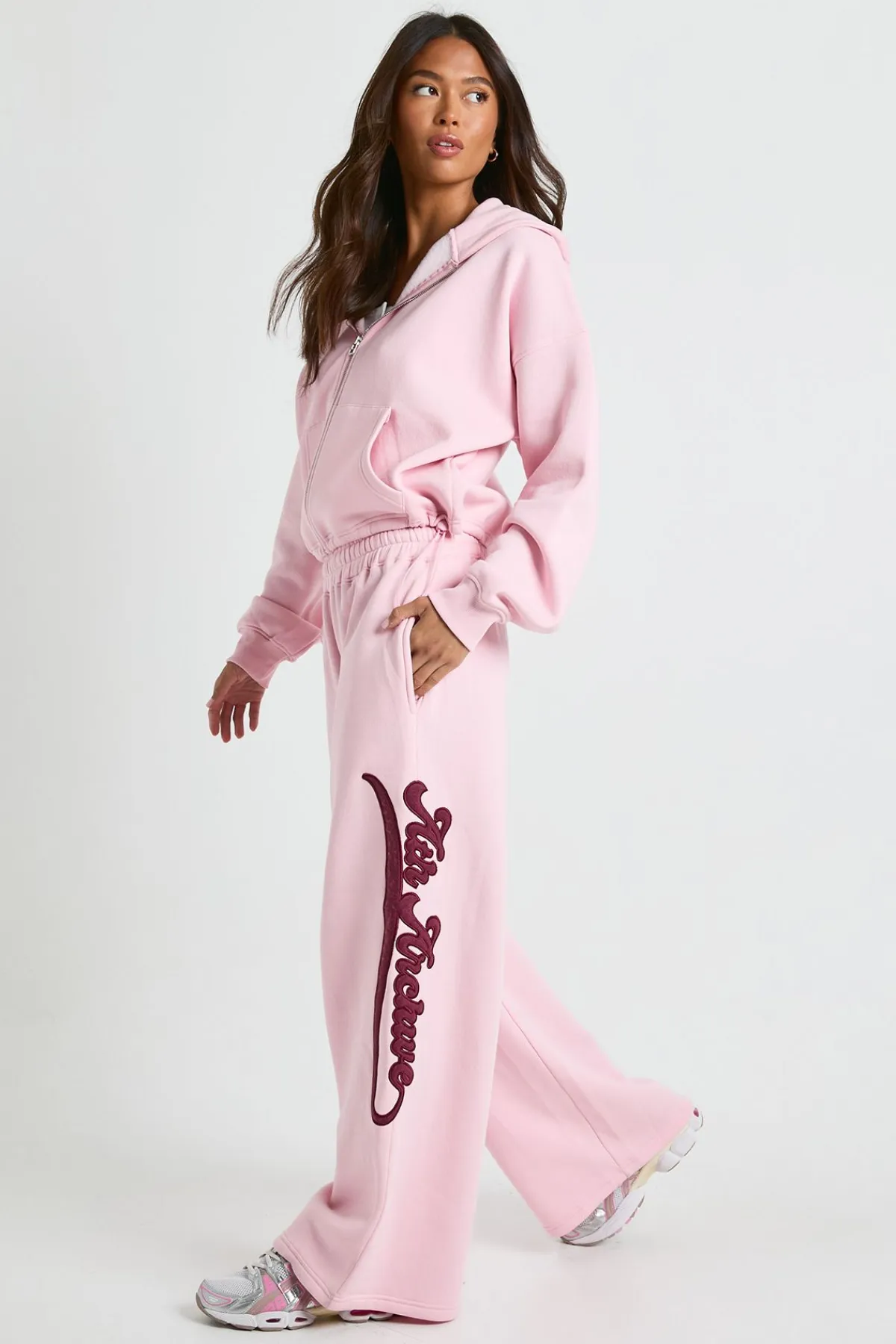 boohoo Ath Archive Jogger droit en tissu auto à appliqué<Femme Pantalons|Athleisure