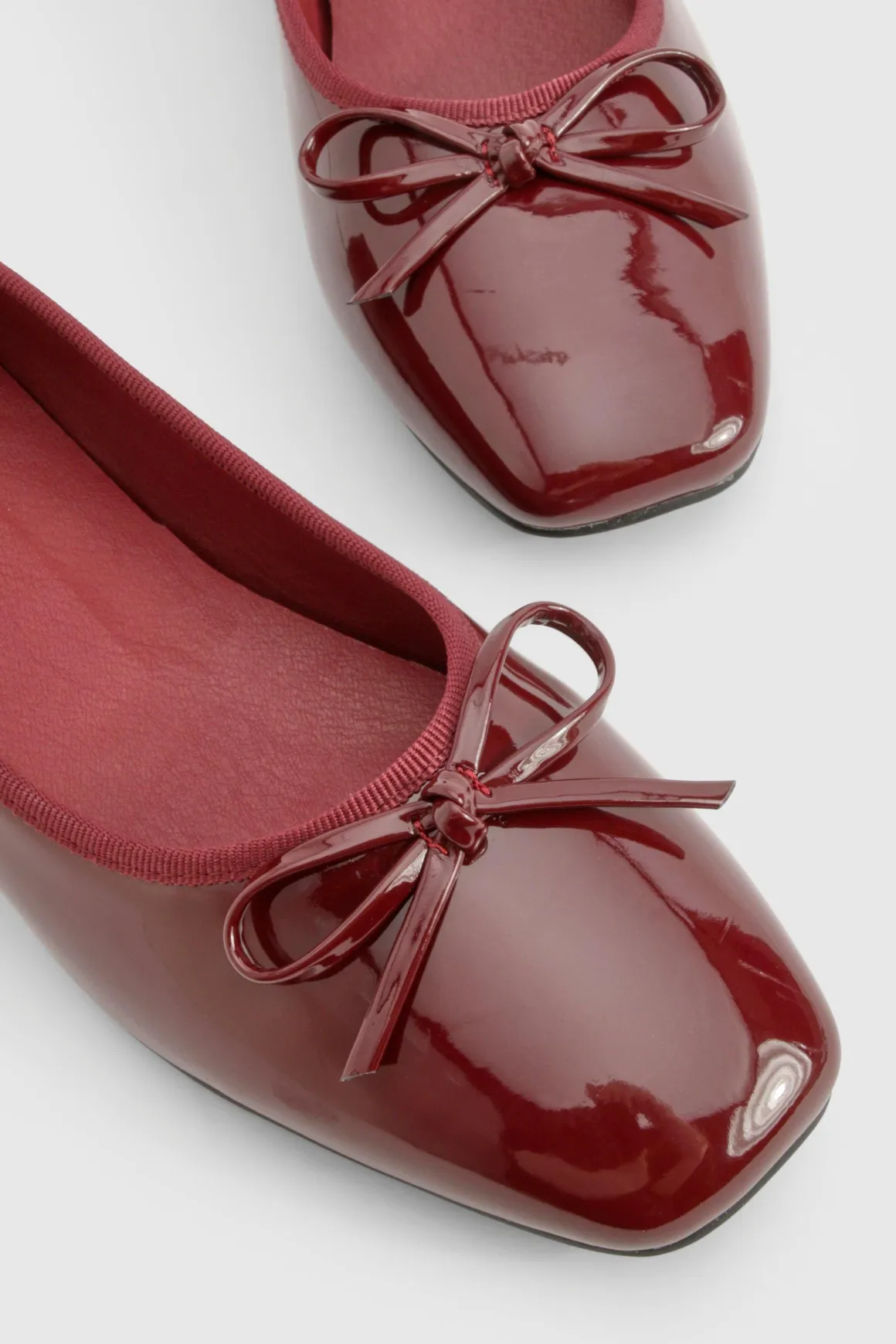 Ballerine à bout carré avec nœud