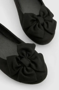 Ballerine à bout rond avec nœud en synthétique-suède – Coupe large
