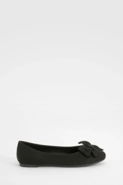 Ballerine à bout rond avec nœud en synthétique-suède – Coupe large