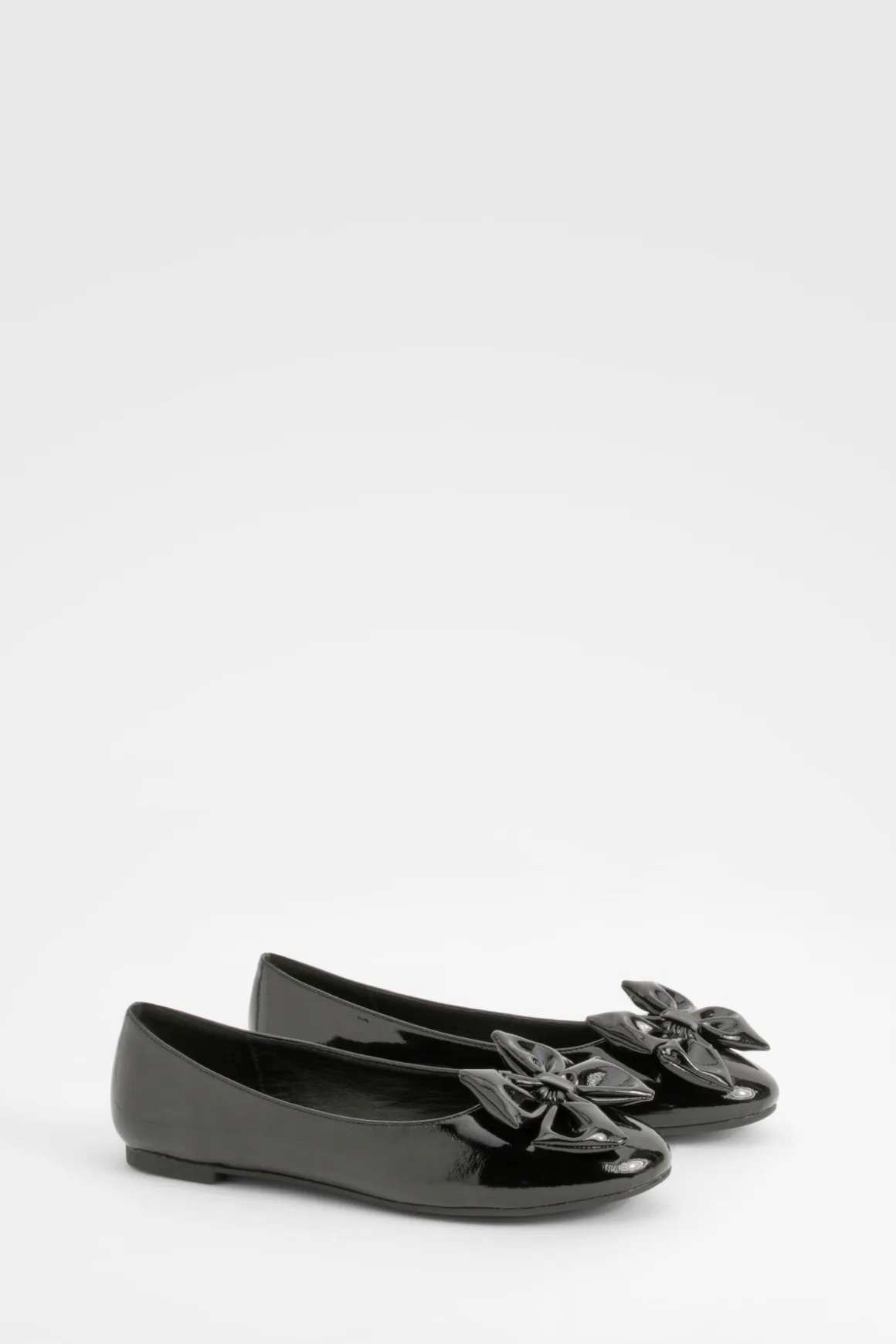Ballerine en cuir verni à nœud et bout rond
