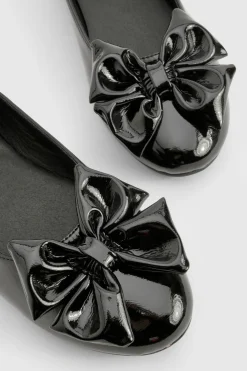 Ballerine en cuir verni à nœud et bout rond