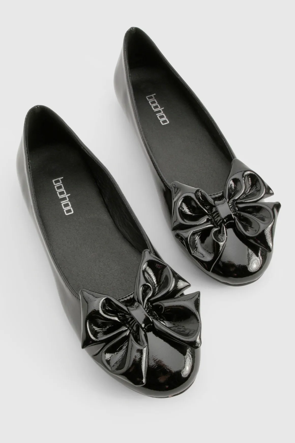 Ballerine en cuir verni à nœud et bout rond