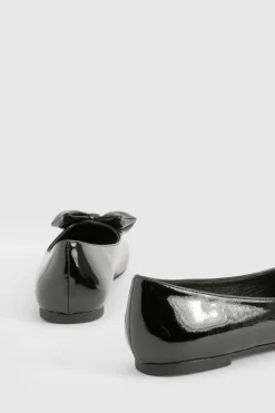 Ballerine en cuir verni à nœud et bout rond