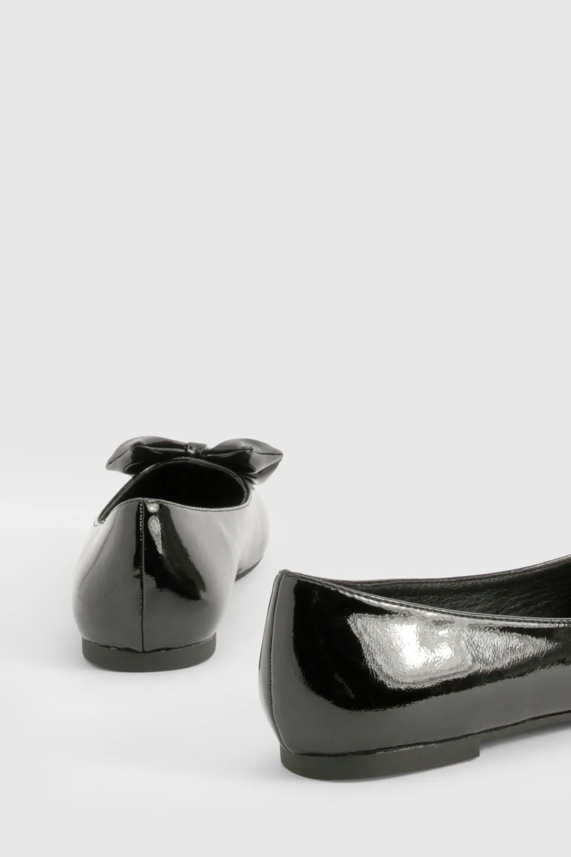 Ballerine en cuir verni à nœud et bout rond