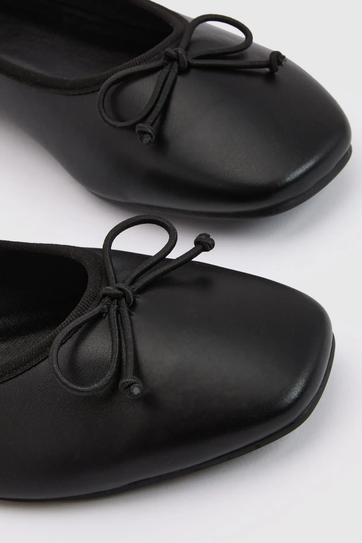 boohoo Ballerines À Bout Carré Avec Détail Nœud< Ballerines|Looks De Rentrée