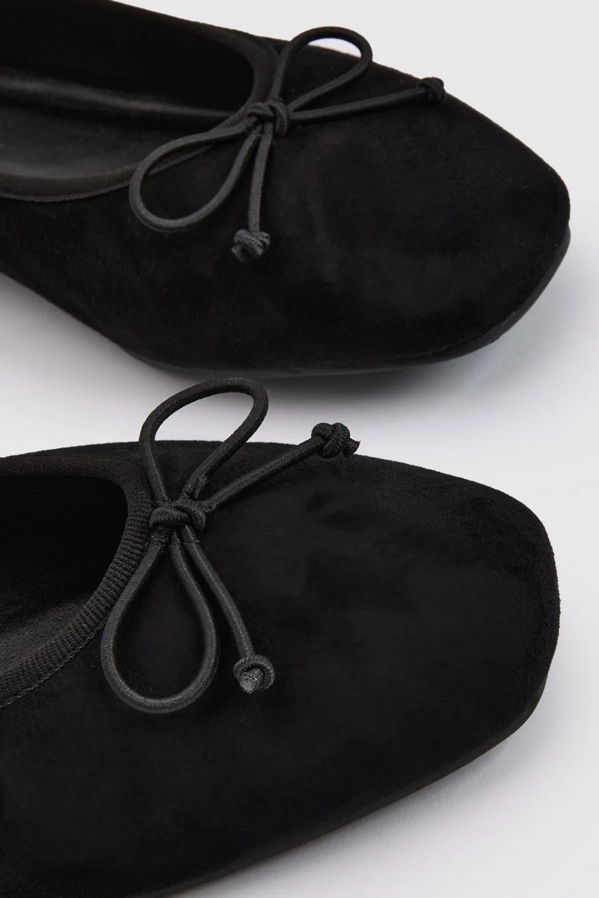 boohoo Ballerines À Bout Carré Coupe Large Avec Détail Nœud< Ballerines|Looks De Rentrée