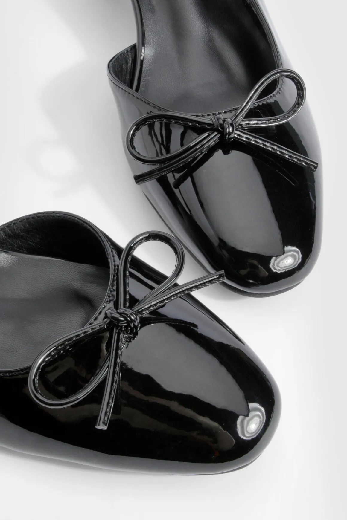 Ballerines à brides au talon compensé bas et nœud
