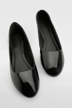 Ballerines en cuir verni à coupe large
