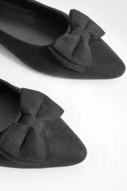 Ballerines plates à bout pointu, large fit en synthétique daim avec détail de nœud