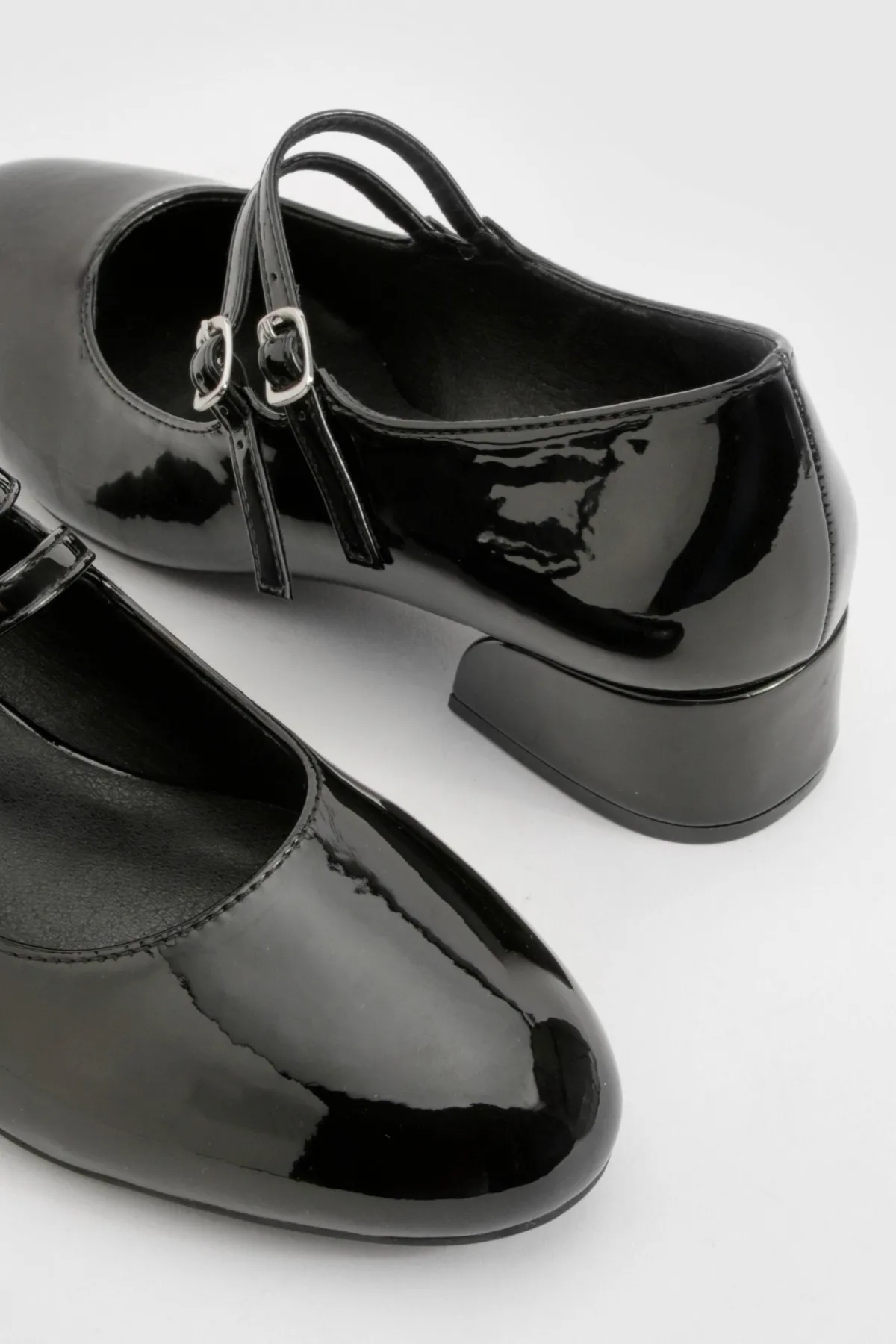 boohoo Ballerines vernies à brides matelassées - Pointure large< Looks De Rentrée|Chaussures Plates