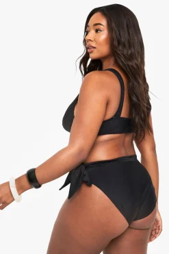 boohoo Bas de bikini à nouer pour grandes tailles<Femme Maillots De Bain|Tenues De Plage