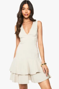boohoo Bengaline Robe Mini Shift à Décolleté Plongeant et Ourlet à Volants<Femme Robes De Soirée|Toutes Les Robes