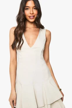 boohoo Bengaline Robe Mini Shift à Décolleté Plongeant et Ourlet à Volants<Femme Robes De Soirée|Toutes Les Robes