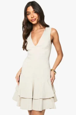 boohoo Bengaline Robe Mini Shift à Décolleté Plongeant et Ourlet à Volants<Femme Robes De Soirée|Toutes Les Robes