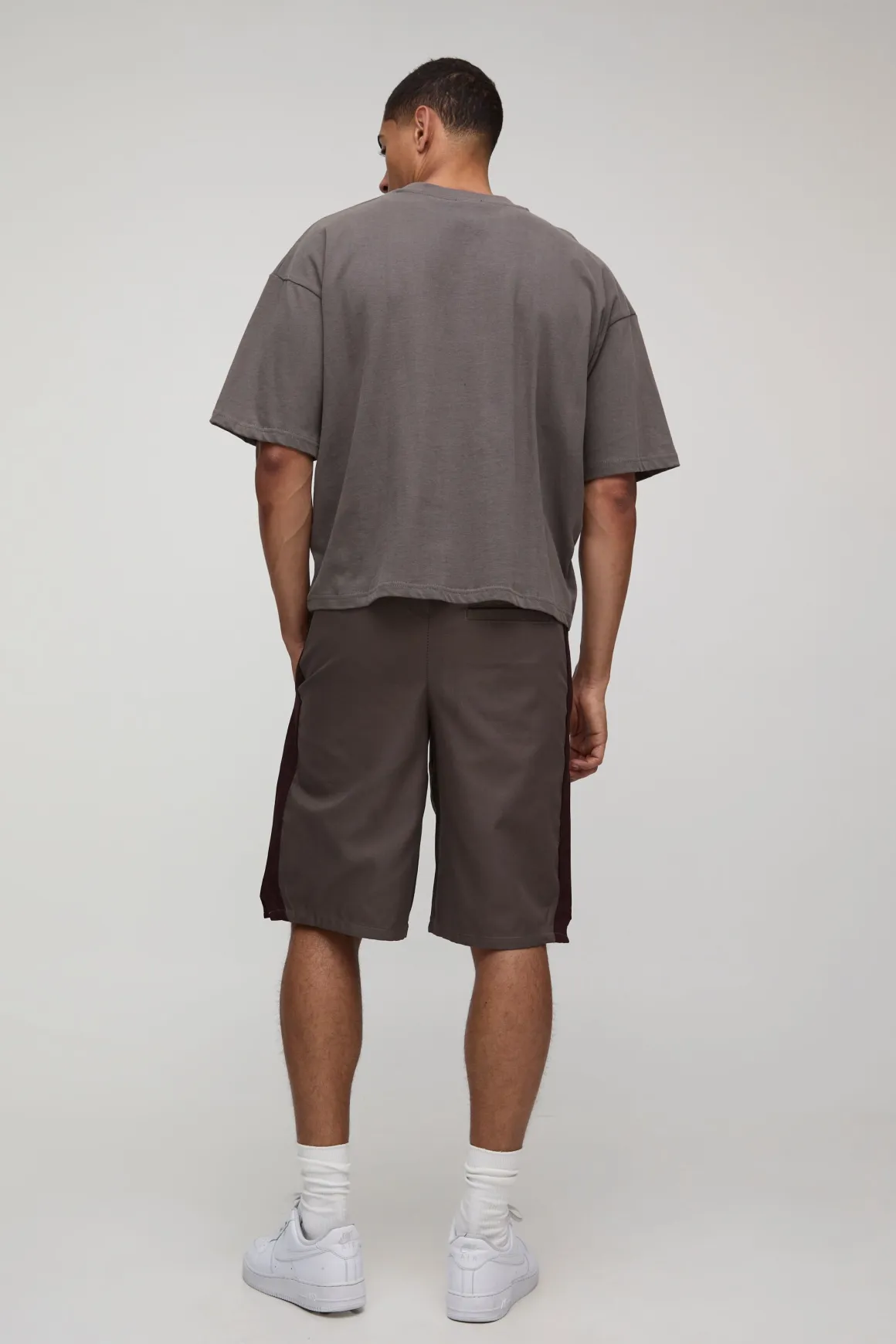 Bermudas à taille élastiquée, coupe décontractée, longueur longue et broderie