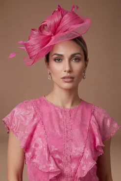 Bibi Avec Détails De Boucles Et Plumes