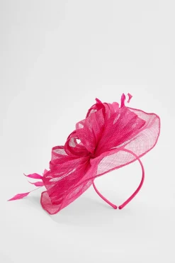 Bibi Avec Détails De Boucles Et Plumes
