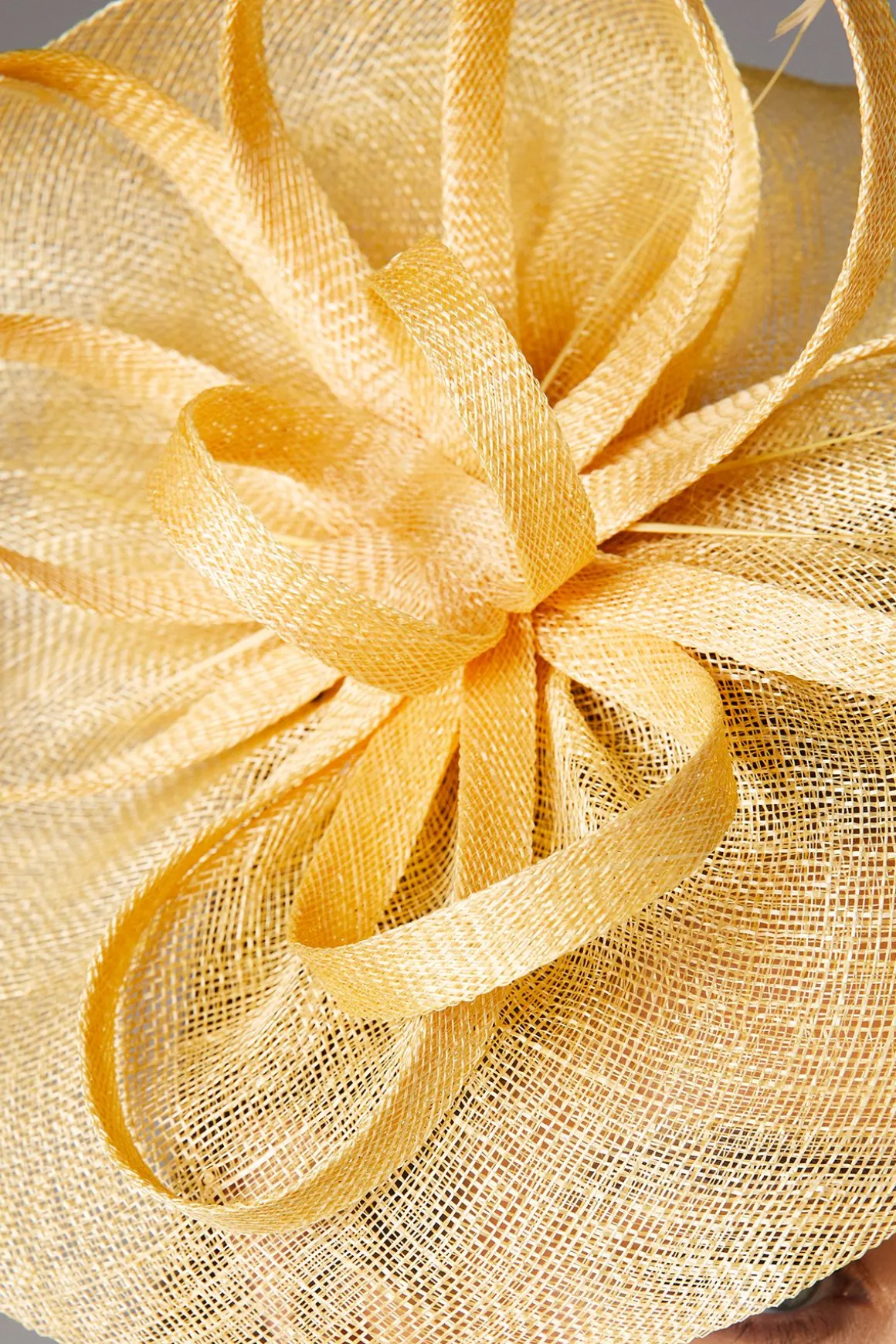 Bibi Disque Relevé Avec Boucle Et Plume