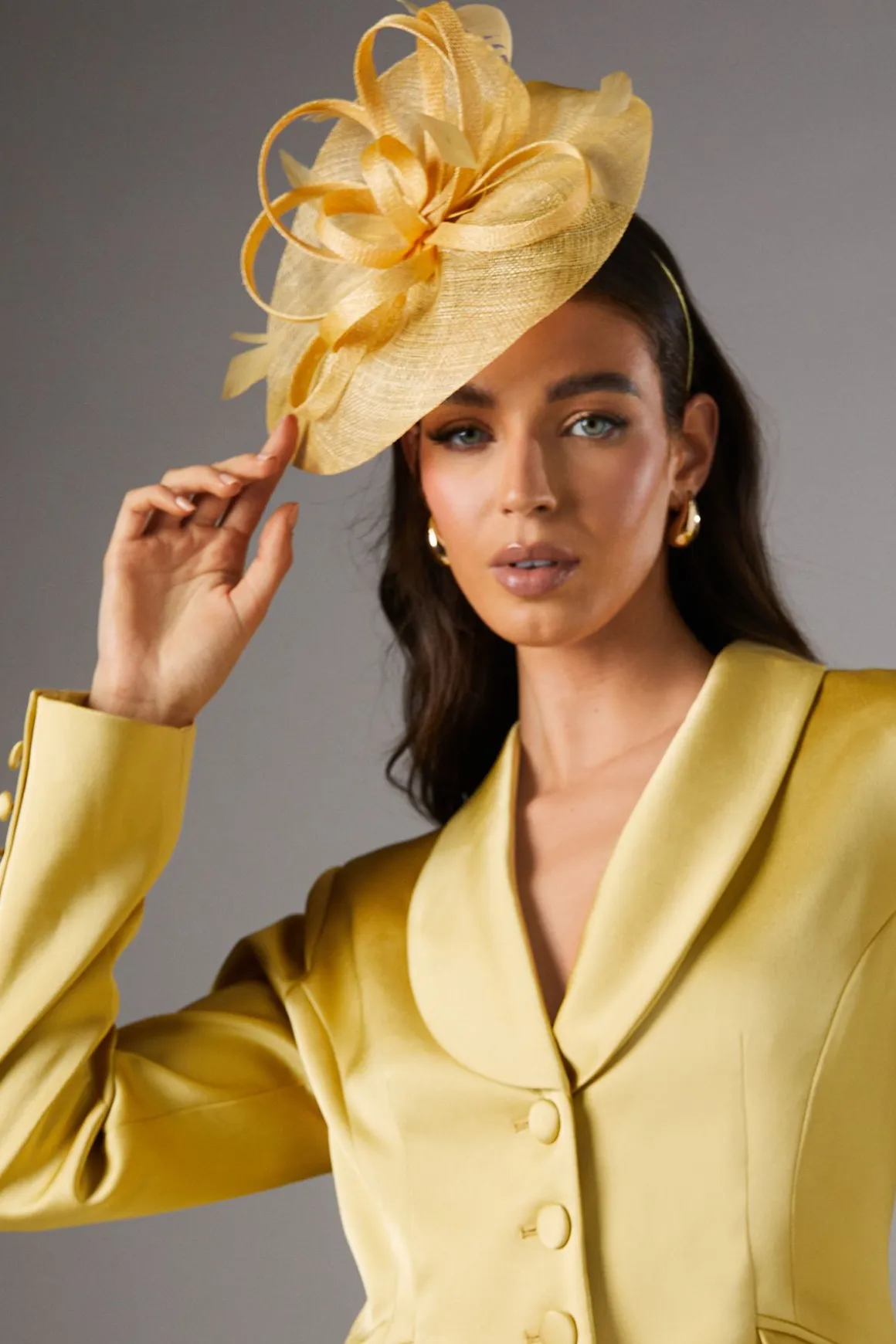 Bibi Disque Relevé Avec Boucle Et Plume