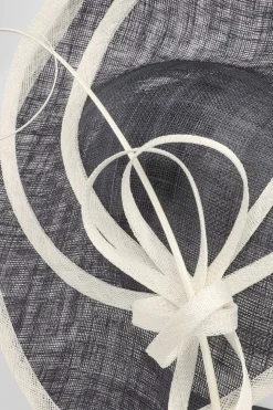 Bibi Grand Format En Forme De Goutte Avec Détail De Plume