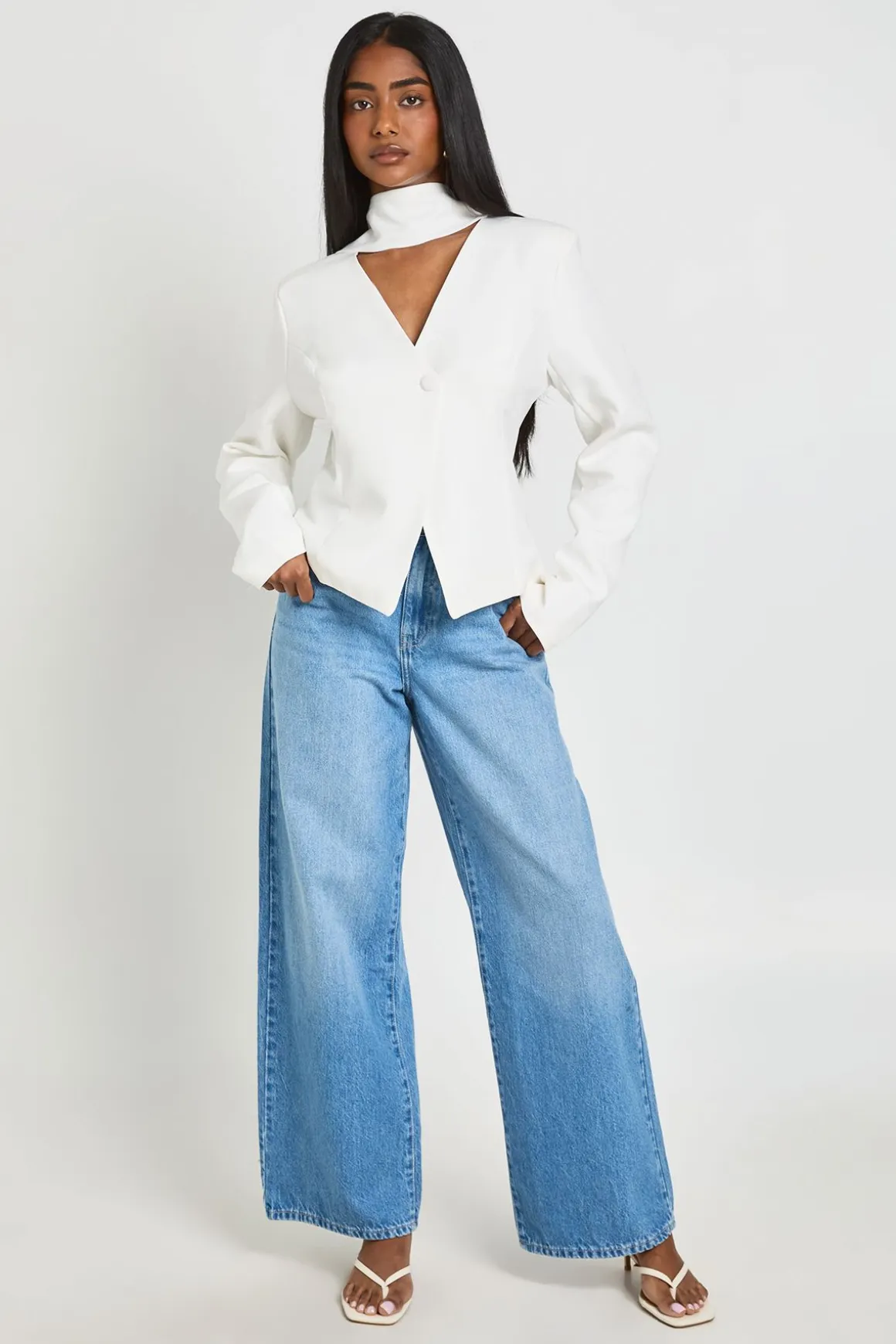 Blazer Ajusté À Décolleté Plongeant Avec Détail Foulard