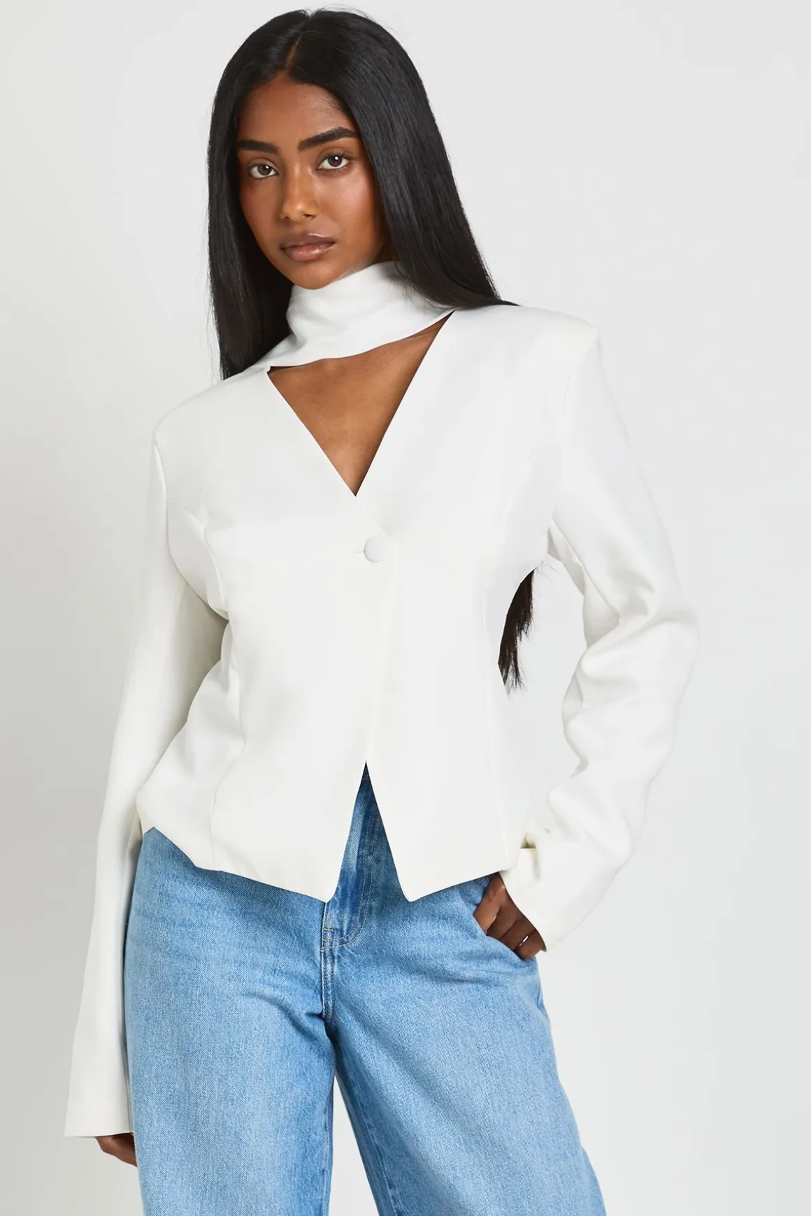 Blazer Ajusté À Décolleté Plongeant Avec Détail Foulard