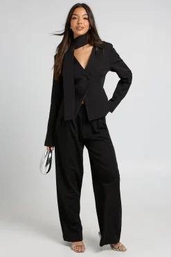 Blazer Ajusté À Décolleté Plongeant Avec Détail Foulard