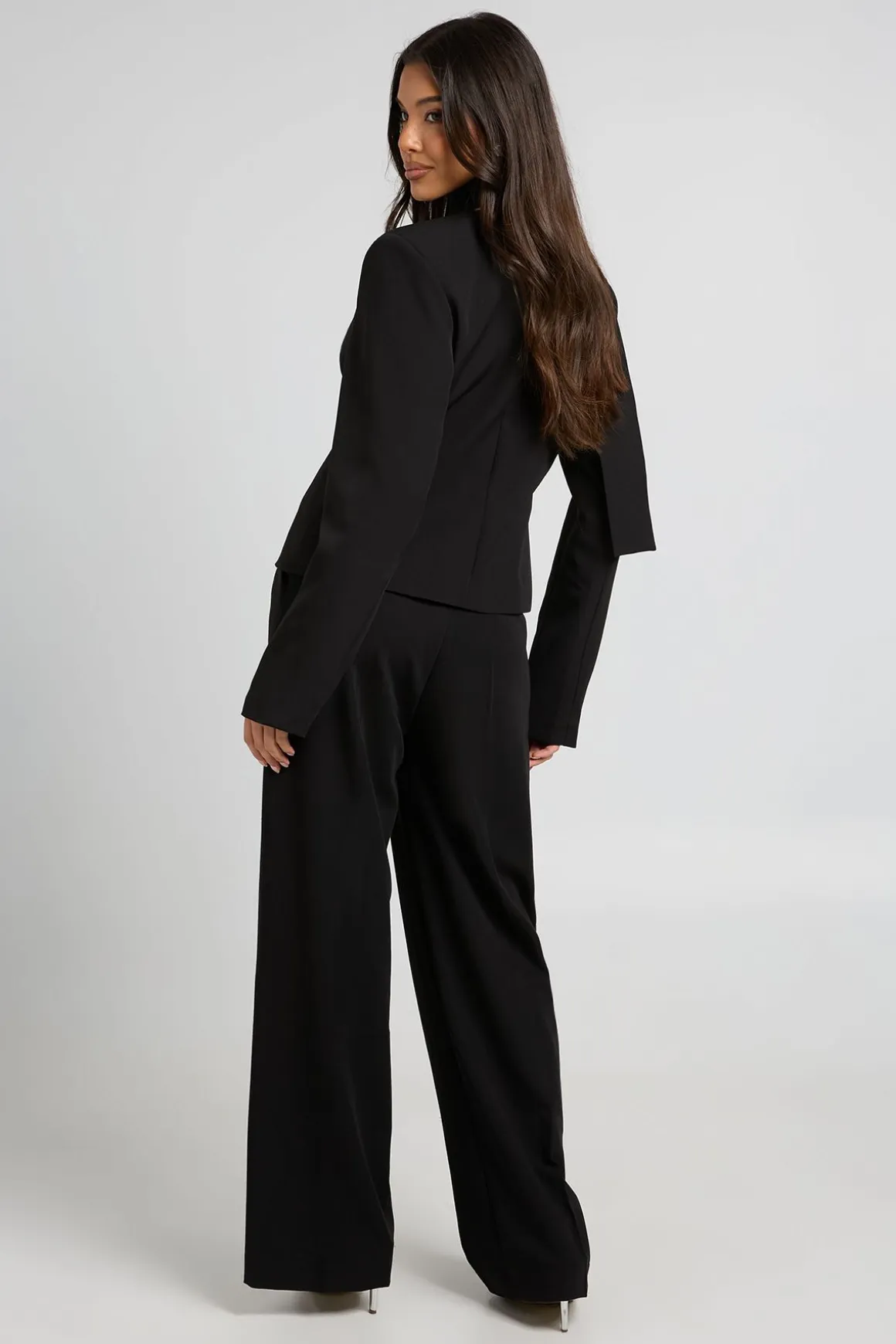 Blazer Ajusté À Décolleté Plongeant Avec Détail Foulard