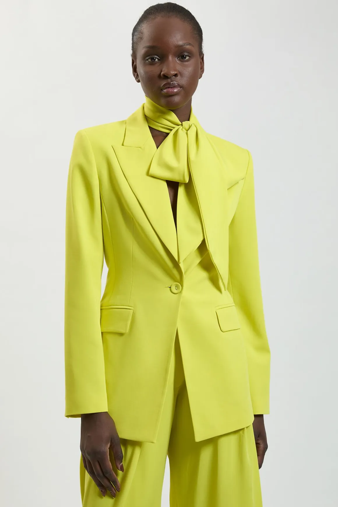 Blazer Ajusté En Viscose Compacte Avec Lien Au Col