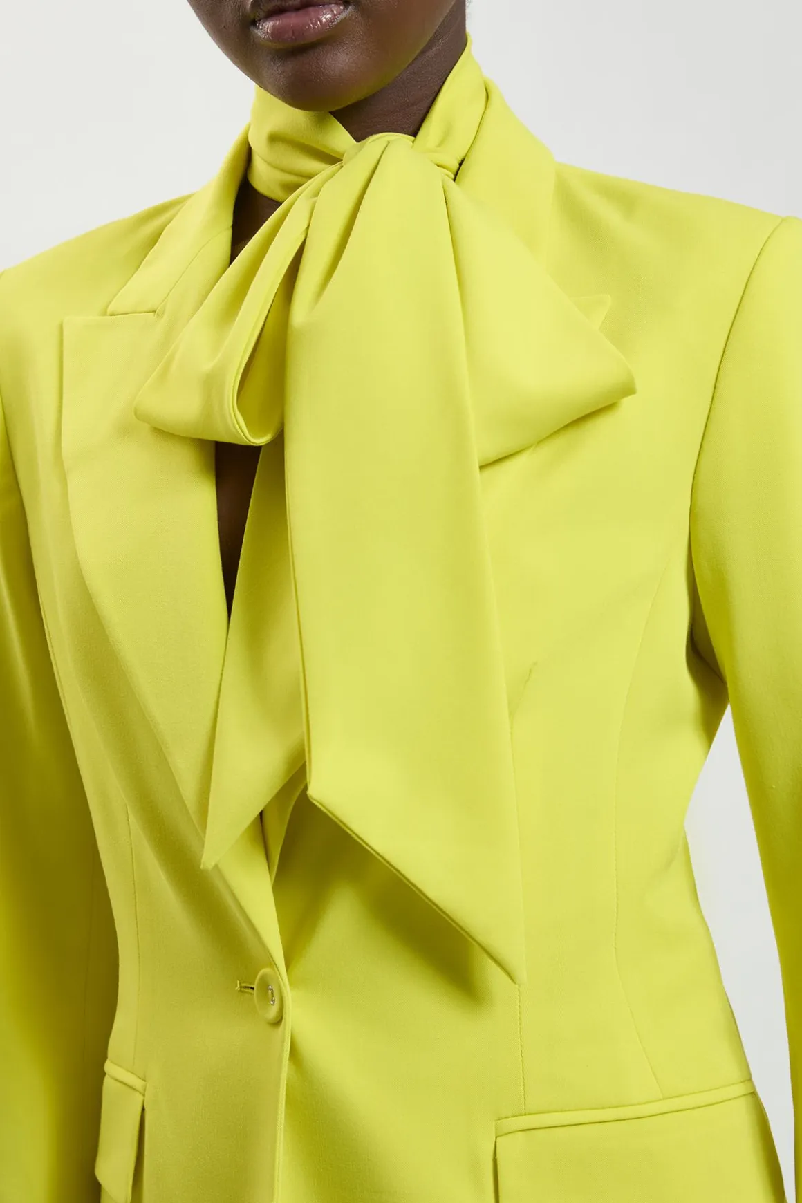 Blazer Ajusté En Viscose Compacte Avec Lien Au Col