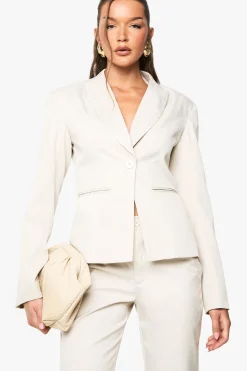 Blazer ajusté à la taille cintrée avec épaulettes