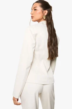 Blazer ajusté à la taille cintrée avec épaulettes