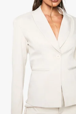 Blazer ajusté à la taille cintrée avec épaulettes