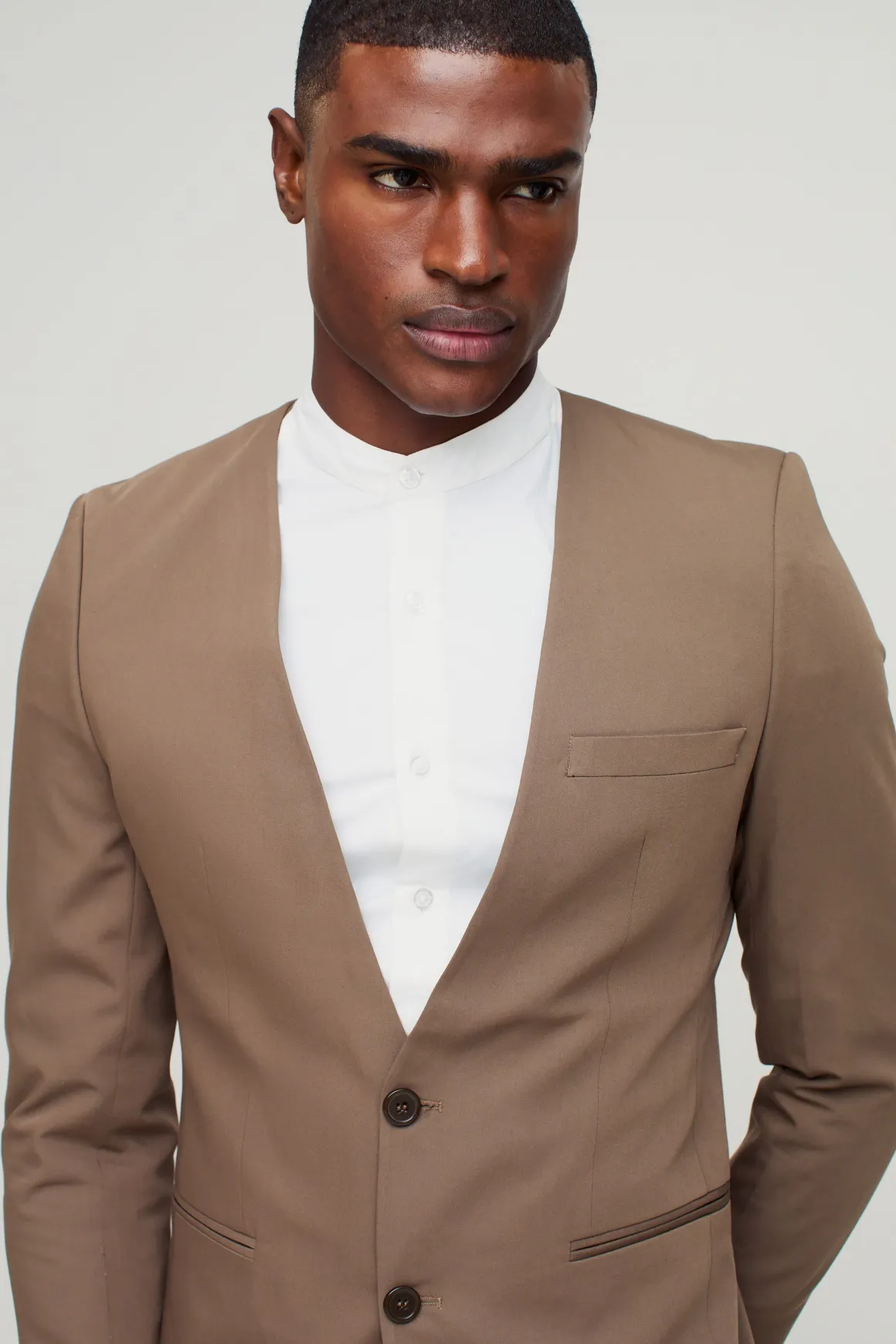 Blazer ajusté sans col à simple boutonnage