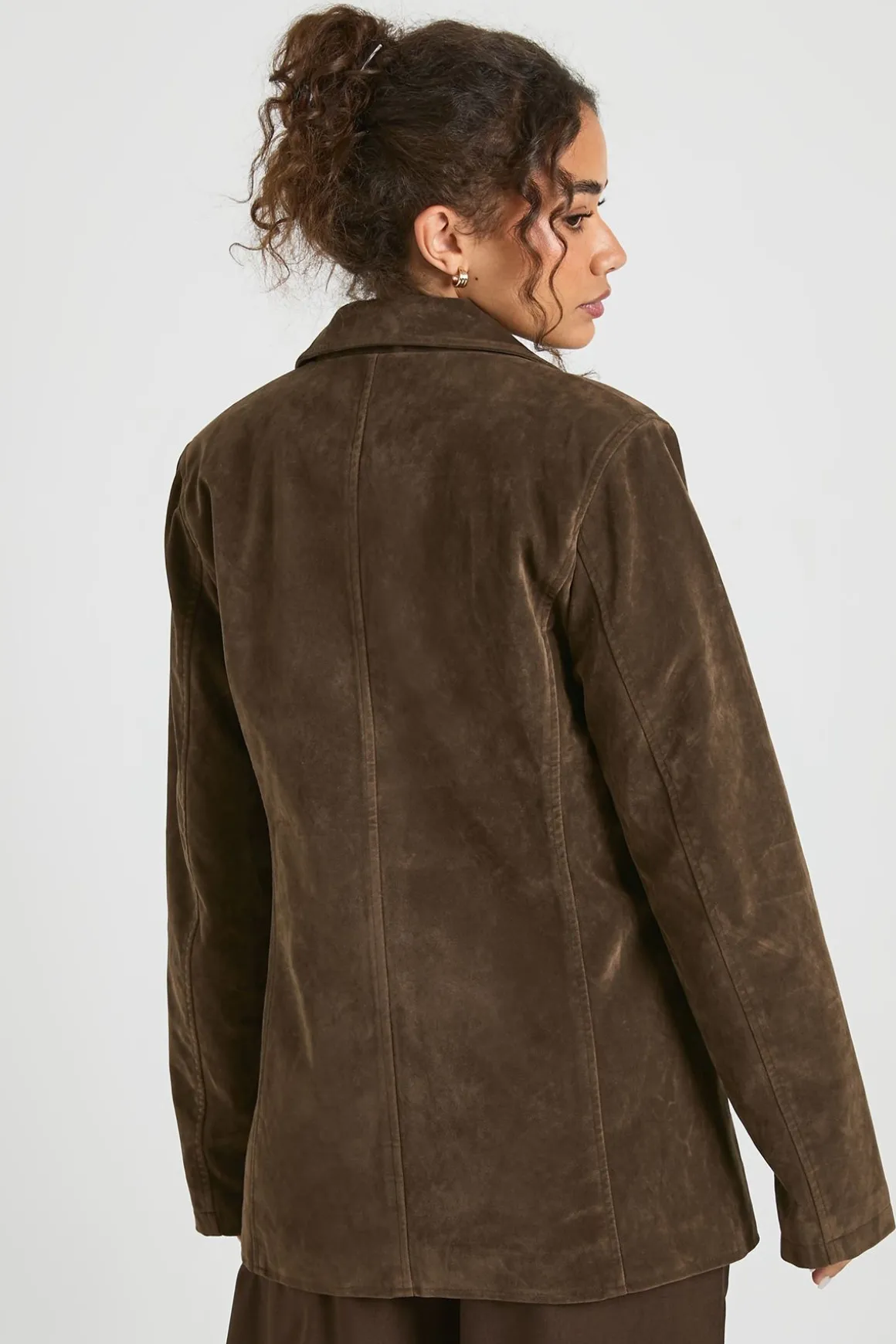 Blazer cintré au look suédé