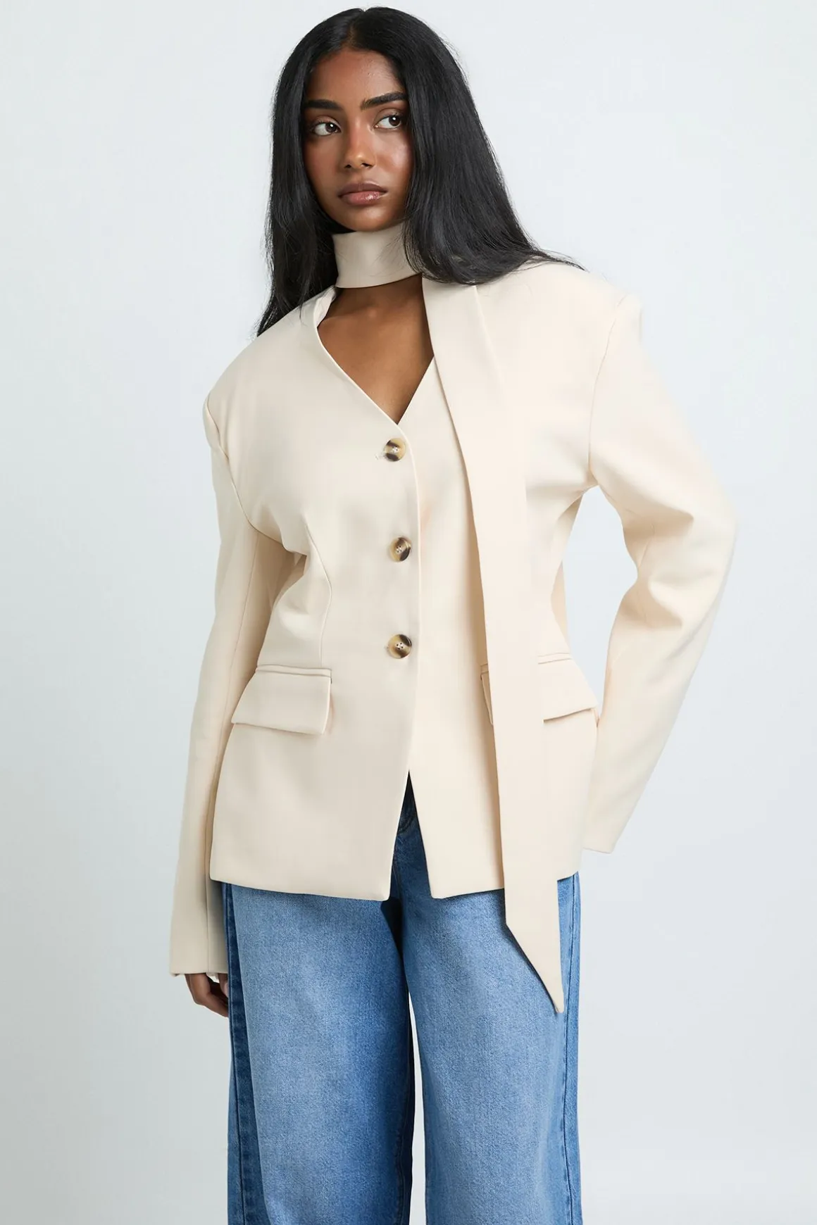 Blazer Cintré Avec Détail Foulard