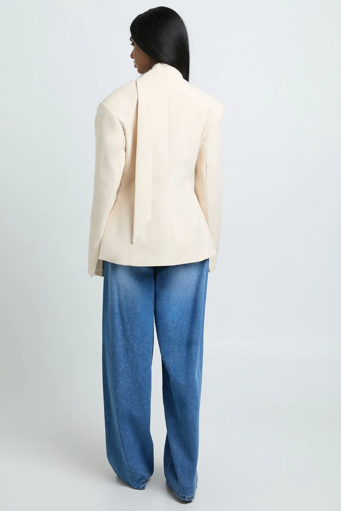 Blazer Cintré Avec Détail Foulard