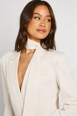 Blazer Cintré Avec Détail Foulard Pour Grande Taille