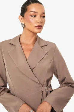 Blazer cintré à l'avant asymétrique