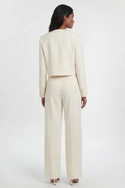 Blazer Court Ajusté Sans Col En Satin Style Smoking Petite