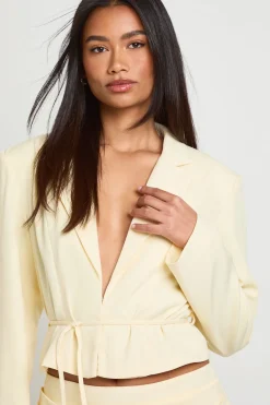 boohoo Blazer Court Avec Lien À Nouer Au Dos<Femme Tailleurs|Blazers