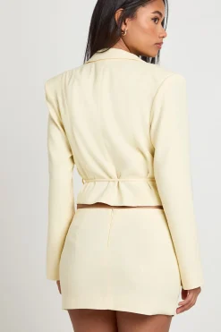 boohoo Blazer Court Avec Lien À Nouer Au Dos<Femme Tailleurs|Blazers