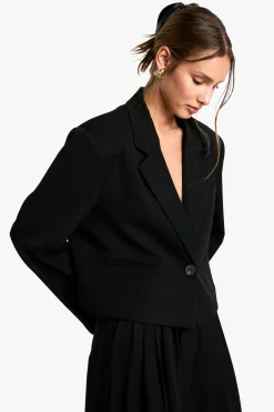 Blazer court boxy à épaulettes en tissu tissé