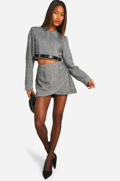 Blazer court en chevron avec détails de ceinture