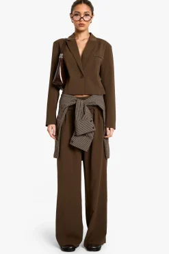 Blazer crop cintré à la taille