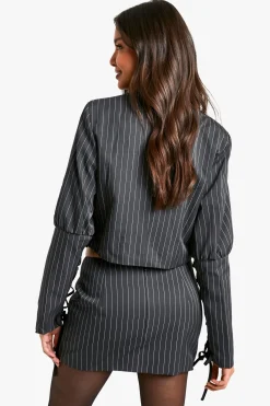 boohoo Blazer Cropped à Rayures Fines avec Manches Lacées<Femme Satin Et Dentelle|Blazers
