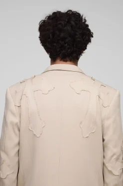 Blazer de costume à coupe décontractée avec appliqué croisé