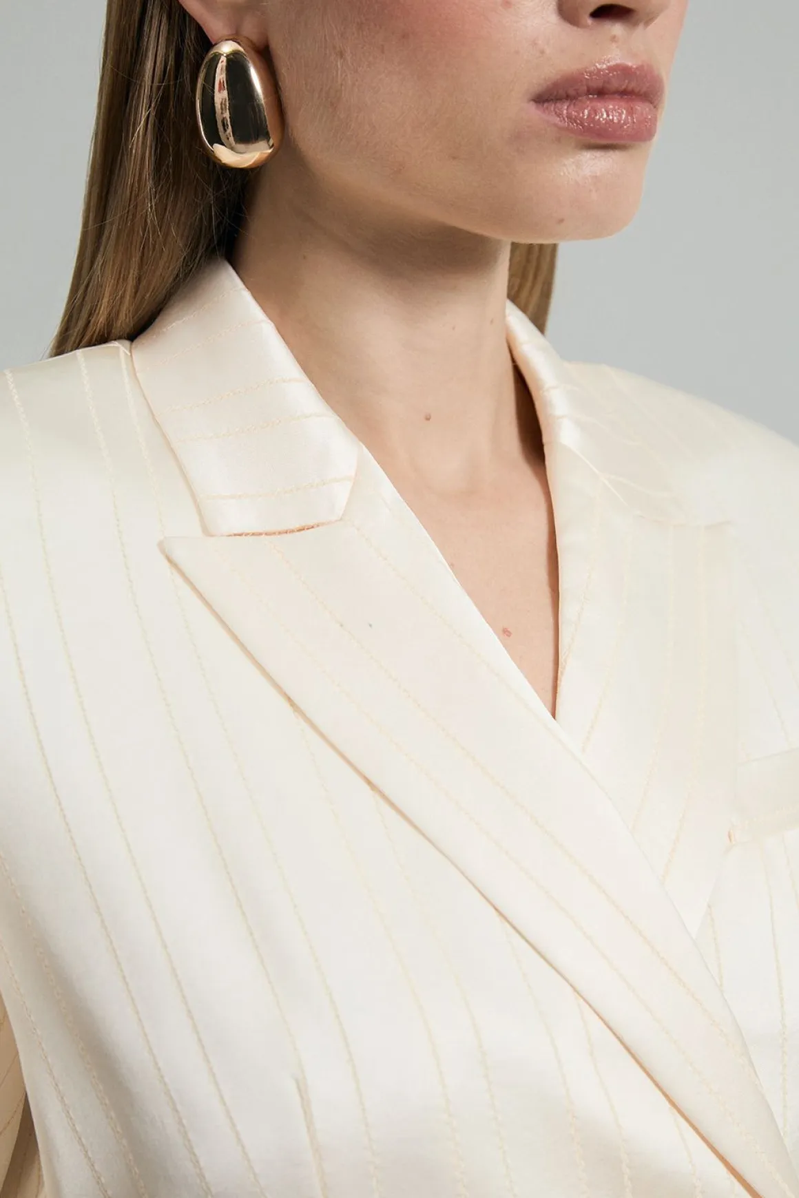 Blazer de smoking surdimensionné taillé sur mesure en satin premium à fines rayures