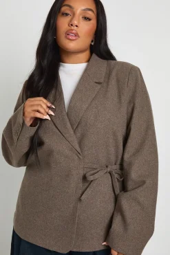 boohoo Blazer en laine Look à détails de cravate Plus<Femme Tailleurs|Blazers